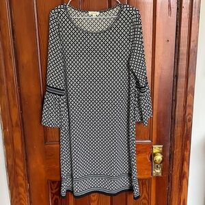 Max Studio Green Black and White Dress with Flared/Bell Sleeves